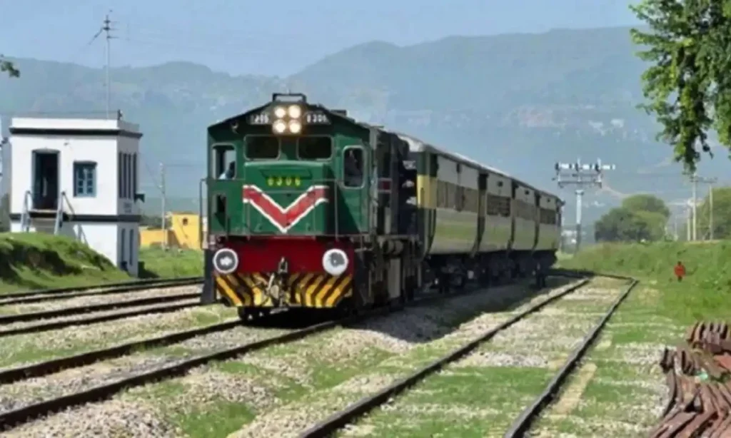 pak railway from karachi to raiwind